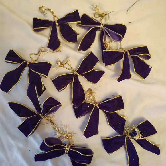 Lot of Purple Bows And Iridescent Ribbon - Picture 2 of 10